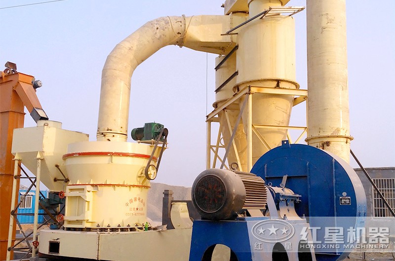 HGM超細磨粉機作業(yè)現場